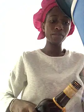 Snapshot of Caramel102004 chatting on 04/08/26, 12:05 Caramel102004 online show from 04/08/26, 12:05