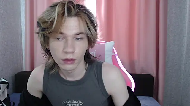 Snapshot of evan_reinhart chatting on 09/26/25, 08:29 evan reinhart online show from 09/26/25, 08:29