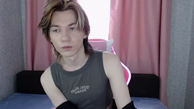 Snapshot of evan_reinhart chatting on 09/27/25, 11:59 evan reinhart online show from 09/27/25, 11:59