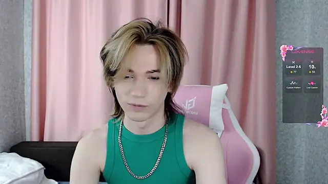 Snapshot of evan_reinhart chatting on 10/12/25, 03:22 evan reinhart online show from 10/12/25, 03:22