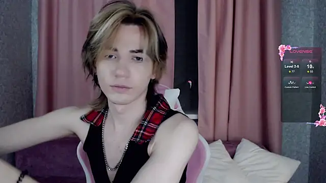 Snapshot of evan_reinhart chatting on 10/15/25, 10:43 evan reinhart online show from 10/15/25, 10:43