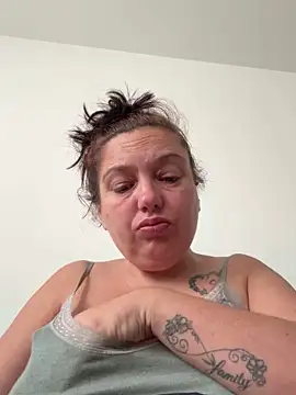 Snapshot of Eleanorxx chatting on 10/02/25, 08:10 Eleanorxx online show from 10/02/25, 08:10