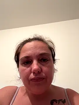 Snapshot of Eleanorxx chatting on 10/05/25, 08:29 Eleanorxx online show from 10/05/25, 08:29