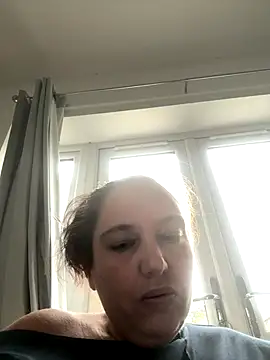 Snapshot of Eleanorxx chatting on 10/17/25, 03:25 Eleanorxx online show from 10/17/25, 03:25