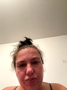 Snapshot of Eleanorxx chatting on 10/28/25, 08:55 Eleanorxx online show from 10/28/25, 08:55