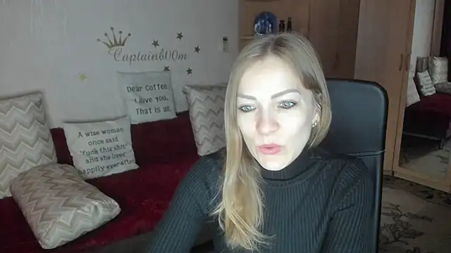 Tiffany Bates online show from 10/04/25, 03:15