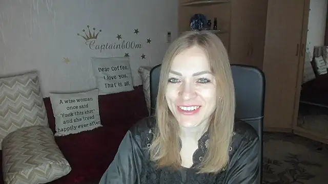 Tiffany Bates online show from 10/13/25, 03:28