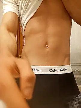 Snapshot of ruiiizz chatting on 04/15/26, 04:03 ruiiizz online show from 04/15/26, 04:03