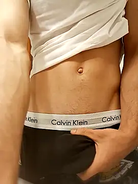 Snapshot of ruiiizz chatting on 04/20/26, 04:43 ruiiizz online show from 04/20/26, 04:43