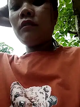 Snapshot of Samyy_xx chatting on 03/21/26, 04:28 Samyy xx online show from 03/21/26, 04:28