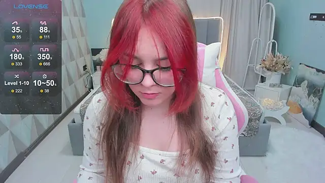 Snapshot of Monaco_Sun chatting on 10/17/25, 06:10 Monaco Sun online show from 10/17/25, 06:10