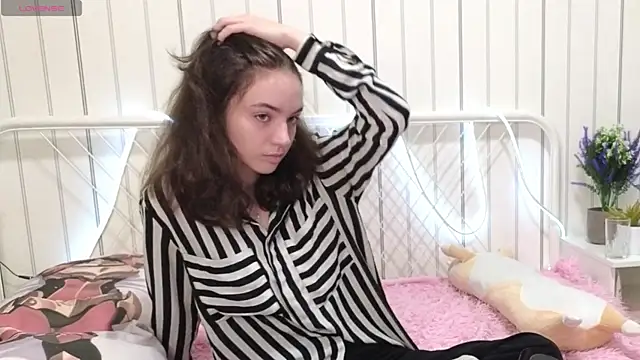 TarahCayne online show from 10/12/25, 08:57