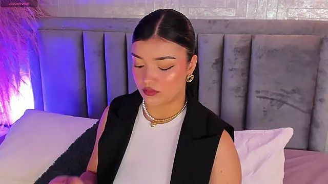 EmmaBlossom online show from 10/19/25, 03:12