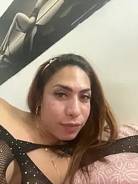 Snapshot of Naomi24herr chatting on 05/25/26, 03:23 Naomi24herr online show from 05/25/26, 03:23