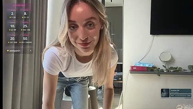SophieBelll online show from 10/25/25, 10:12