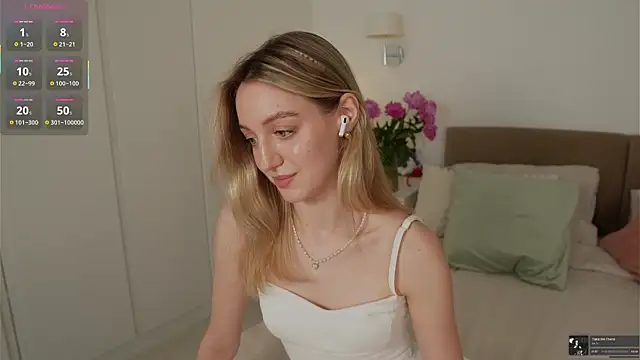 Snapshot of SophieBelll chatting on 06/12/26, 09:19 SophieBelll online show from 06/12/26, 09:19