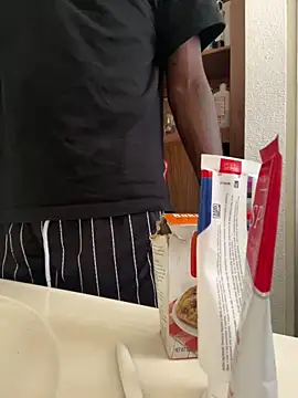 Snapshot of blaccp4k chatting on 12/13/25, 07:53 blaccp4k online show from 12/13/25, 07:53