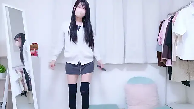 rinochi  online show from 10/17/25, 12:52