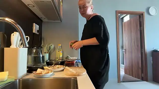 Miravynn online show from 02/21/26, 05:08