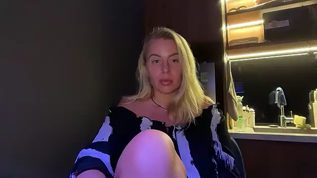 Miravynn online show from 02/25/26, 05:00