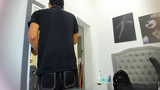 Snapshot of paull_cassidy chatting on 11/23/25, 11:32 paull cassidy online show from 11/23/25, 11:32