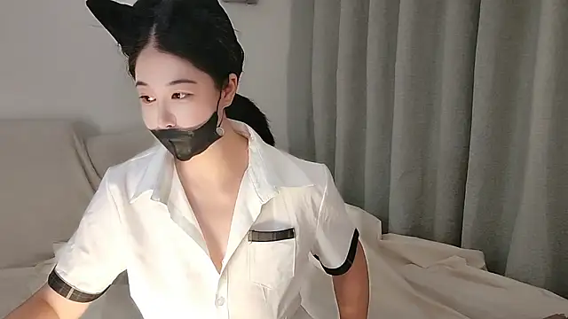 xinyin6666 online show from 11/17/25, 02:34