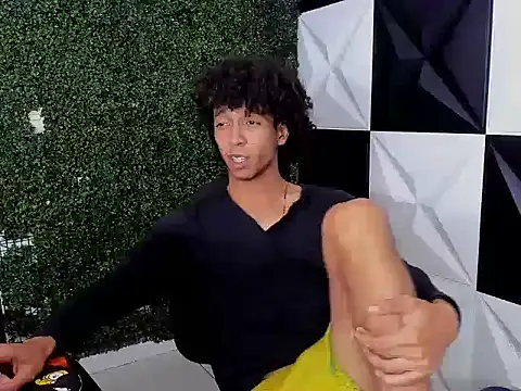 Snapshot of xion_ez chatting on 10/17/25, 08:55 xion ez online show from 10/17/25, 08:55