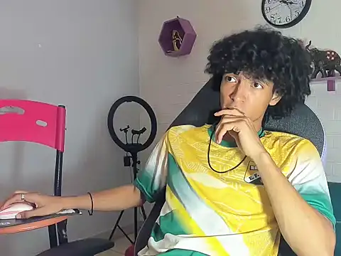 Snapshot of xion_ez chatting on 10/24/25, 06:59 xion ez online show from 10/24/25, 06:59