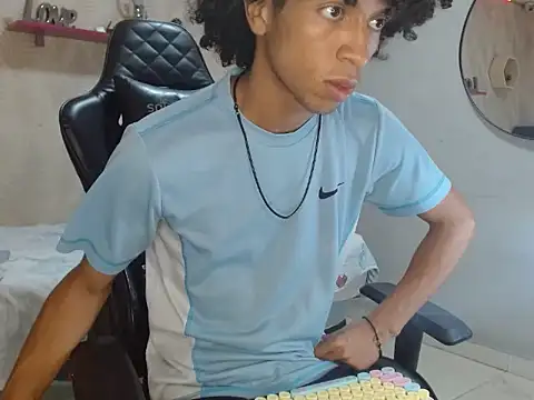 Snapshot of xion_ez chatting on 10/27/25, 08:24 xion ez online show from 10/27/25, 08:24