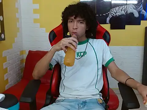 Snapshot of xion_ez chatting on 10/28/25, 08:00 xion ez online show from 10/28/25, 08:00