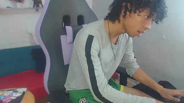 Snapshot of xion_ez chatting on 12/20/25, 09:11 xion ez online show from 12/20/25, 09:11