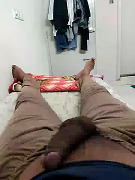 Snapshot of ramboram897 chatting on 10/13/25, 01:11 ramboram897 online show from 10/13/25, 01:11