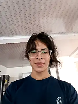 Snapshot of SoftieUwU chatting on 09/26/25, 05:28 SoftieUwU online show from 09/26/25, 05:28