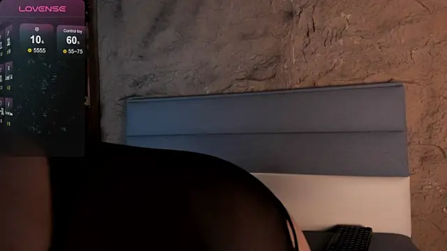 skarlet miller  online show from 10/04/25, 11:30