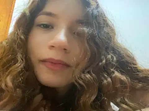 Snapshot of meridacute_ chatting on 10/18/25, 06:16 meridacute online show from 10/18/25, 06:16