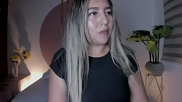 kiara mirren online show from 10/25/25, 03:47