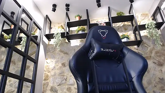 Snapshot of RousseGil_ chatting on 10/07/25, 11:51 RousseGil online show from 10/07/25, 11:51