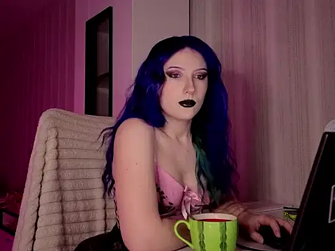 Snapshot of violet-siren-x chatting on 03/18/26, 09:23 violet-siren-x online show from 03/18/26, 09:23