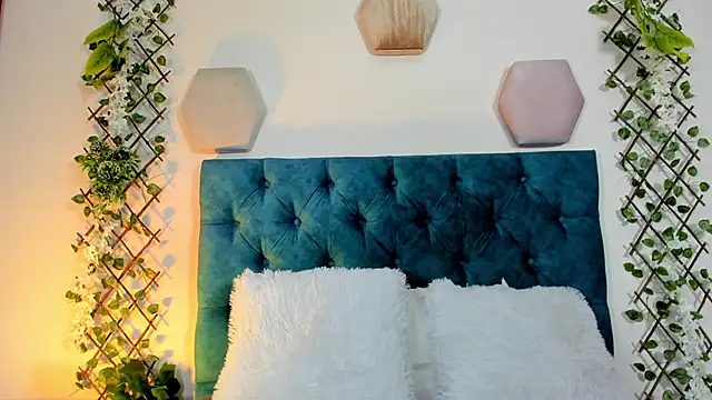 Snapshot of violett__rousee chatting on 10/21/25, 02:07 violett rousee online show from 10/21/25, 02:07