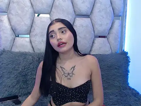 Snapshot of AnalyMilles chatting on 10/28/25, 08:44 AnalyMilles online show from 10/28/25, 08:44