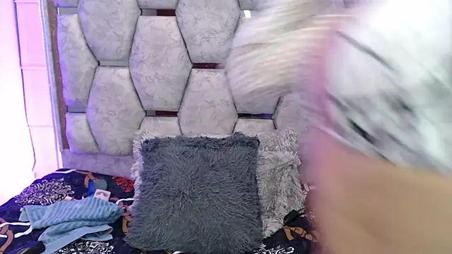 Snapshot of AnalyMilles chatting on 11/28/25, 11:07 AnalyMilles online show from 11/28/25, 11:07