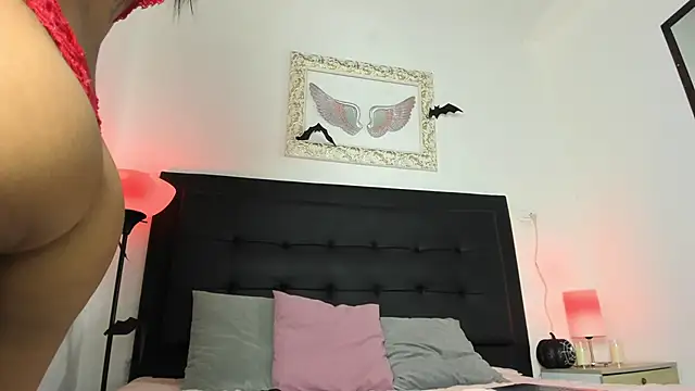 Nyra 18 online show from 10/18/25, 09:04