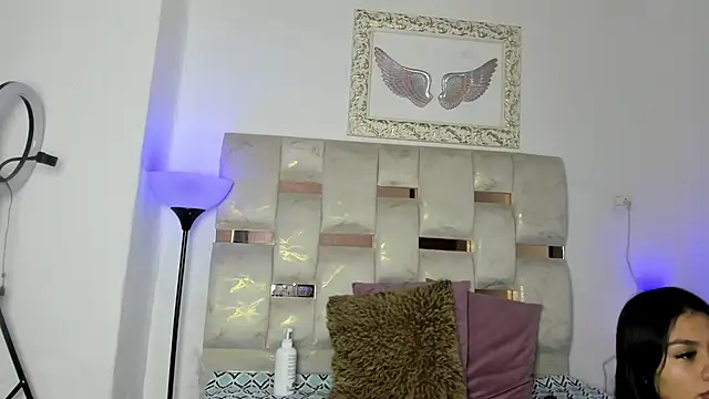 Nyra 18 online show from 11/27/25, 01:51