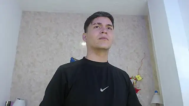 Snapshot of Aaron_Foxxx chatting on 11/04/25, 12:48 Aaron Foxxx online show from 11/04/25, 12:48