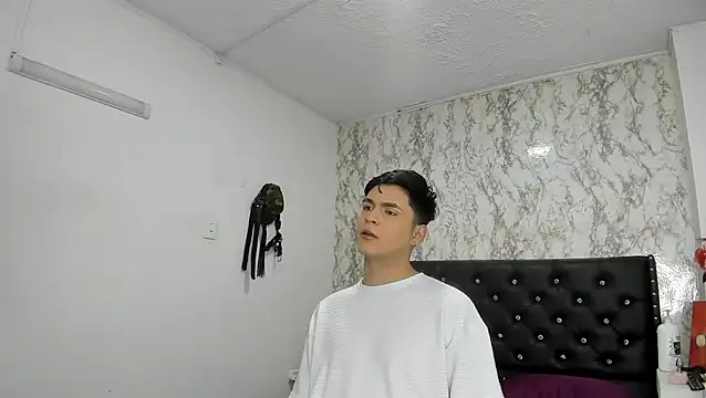 Aaron Foxxx online show from 11/07/25, 01:22