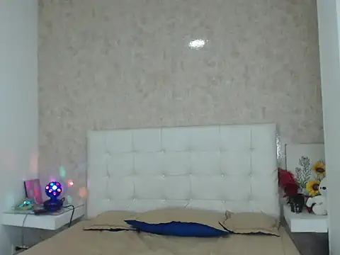 Snapshot of Aaron_Foxxx chatting on 12/17/25, 09:32 Aaron Foxxx online show from 12/17/25, 09:32