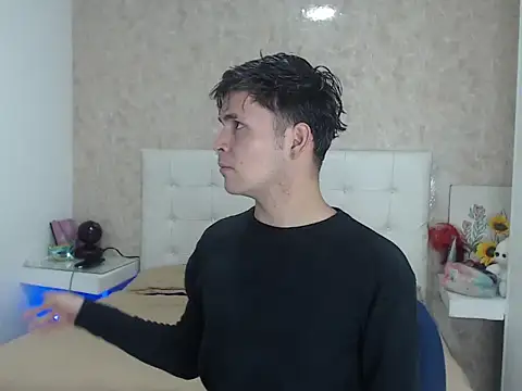 Snapshot of Aaron_Foxxx chatting on 12/18/25, 08:04 Aaron Foxxx online show from 12/18/25, 08:04