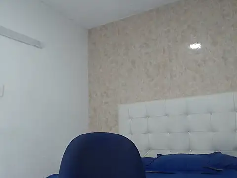 Snapshot of Aaron_Foxxx chatting on 12/19/25, 08:27 Aaron Foxxx online show from 12/19/25, 08:27