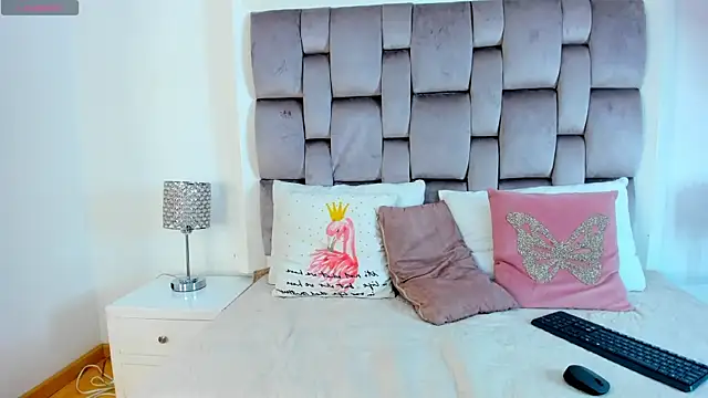 ChikiBom28 online show from 10/12/25, 07:46