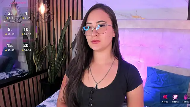 Snapshot of Honey_noir chatting on 11/12/25, 08:30 Honey noir online show from 11/12/25, 08:30